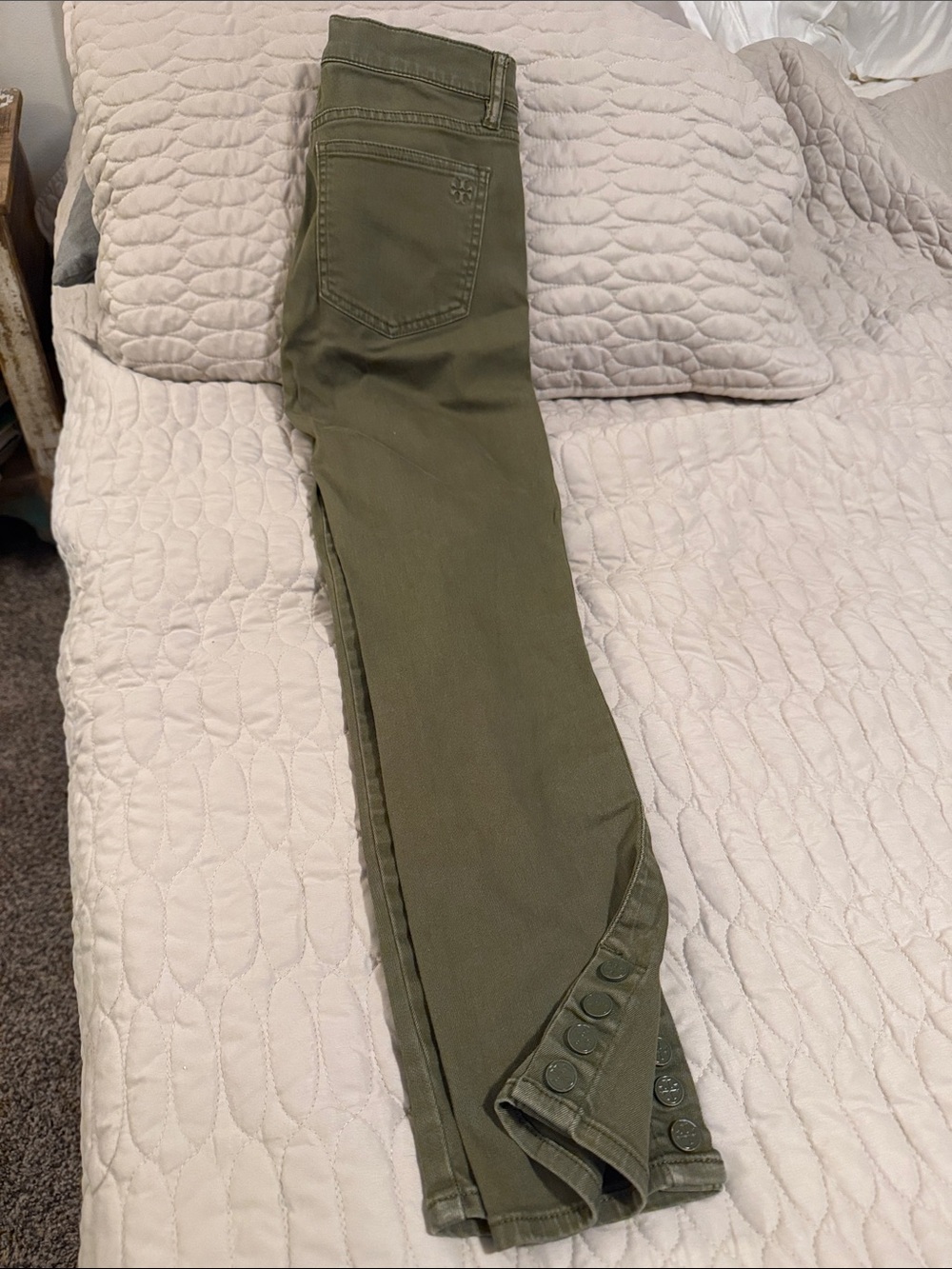 Tory Burch Olive Green Women’s Button-Ankle Jeansz sz 26. slim and flattering!
